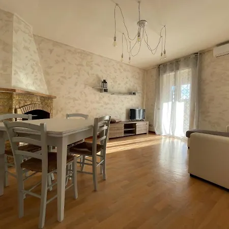 Demy House דירה *